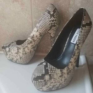 Steve Madden Black and Tan Snakeskin Heels